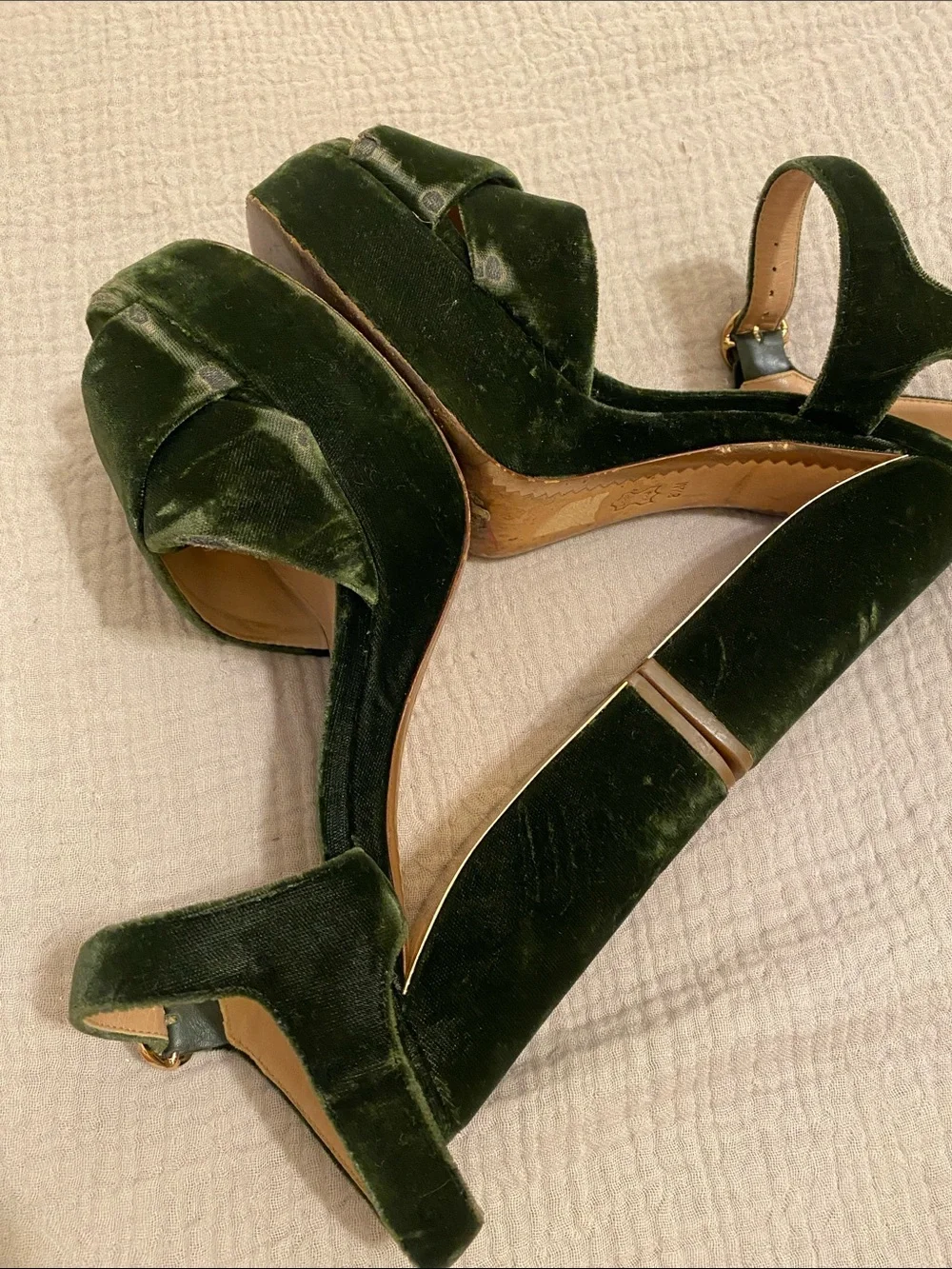 Tory Burch Dark Green Velvet Platform Sandals. Size 8.5